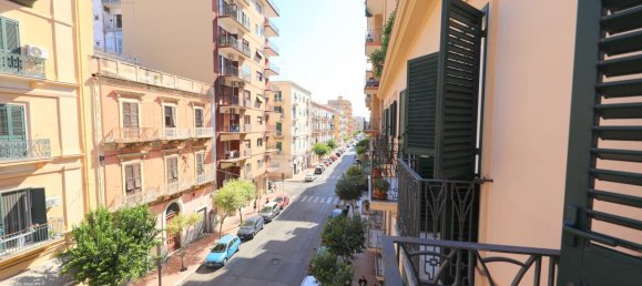 Квартира с 3 комнатами в Таранто, Италия № 123462 7