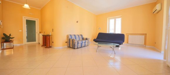 Квартира с 3 комнатами в Таранто, Италия № 123462 5