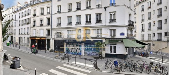 Studio in Paris, France No. 171098 3