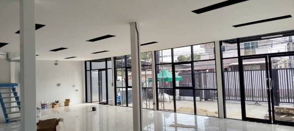 Bureau à Phra Khanong, Thailand No. 71007 8