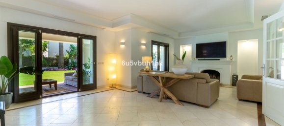 6 غرف نوم فيلا في Estepona, Spain رقم 141849 8