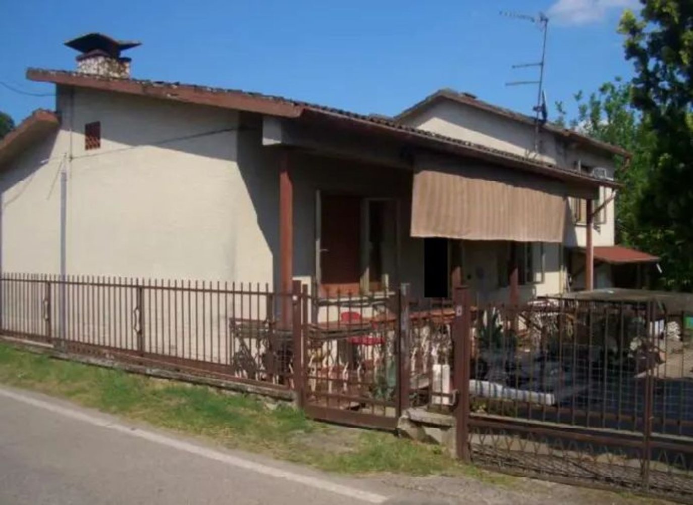 2 bedrooms House in Giacciano con Baruchella, Italy No. 341391