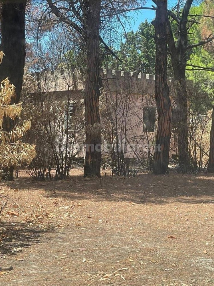 Villa de 5 divisões em Brindisi, Italy N.º 345454