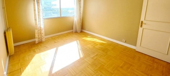 3 bedrooms Apartment in Creteil, France No. 117362 6