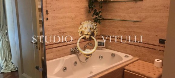 5 rooms Apartment in Bari, Italy No. 25522 25