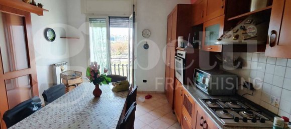 2 Schlafzimmer Wohnung in Naples, Italy, Nr. 342282 2