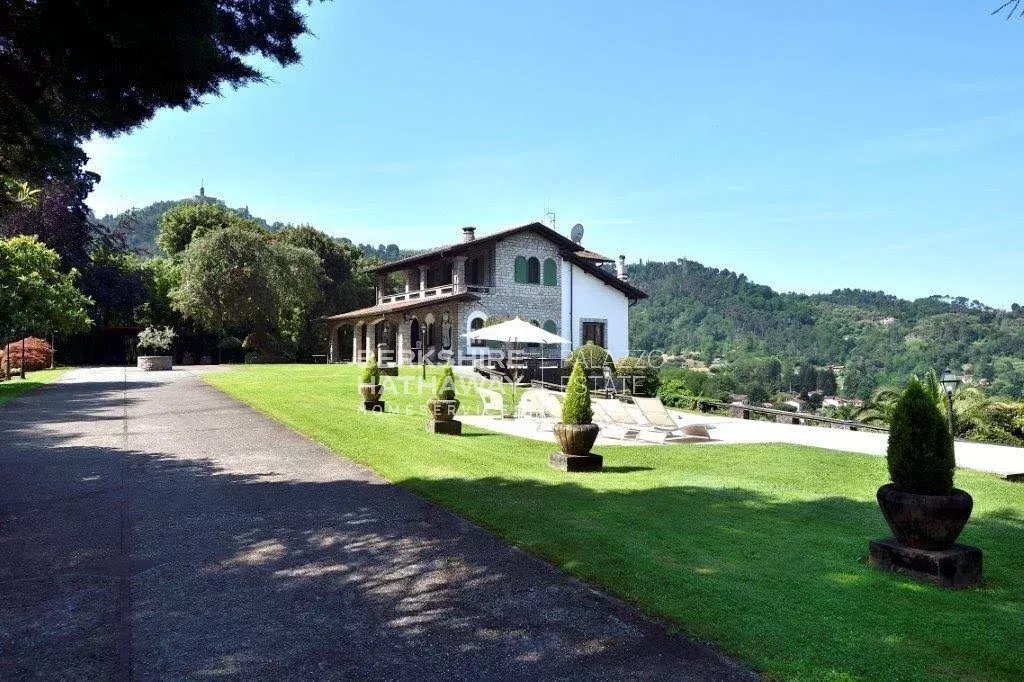 5 bedrooms Villa in Camaiore, Italy No. 164020