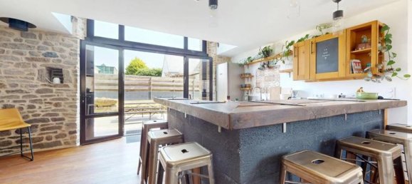 Casa de 3 dormitorios en Locoal-Mendon, France No. 310391 3