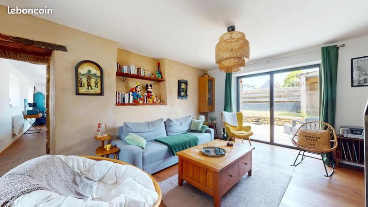 Casa de 3 dormitorios en Locoal-Mendon, France No. 310391