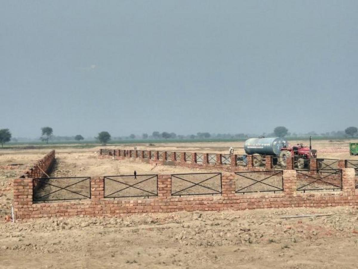  قطعة أرض في Mathura, India رقم 40545