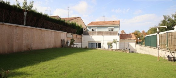 3 bedrooms House in Lormont, France No. 335886 2