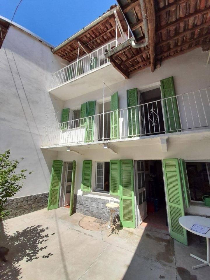 Casa de 5 habitaciónes en Cuneo, Italy No. 118759