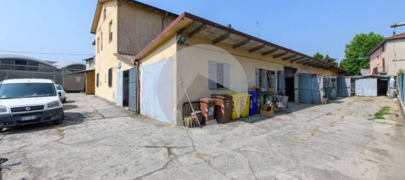 Склад 70м² в Реджо Эмилия, Италия № 264238 3