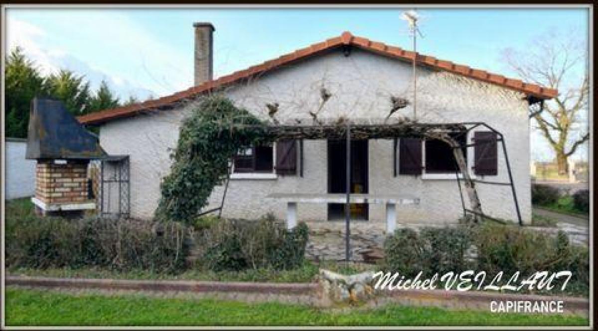 2 bedrooms House in Avermes, France No. 9212