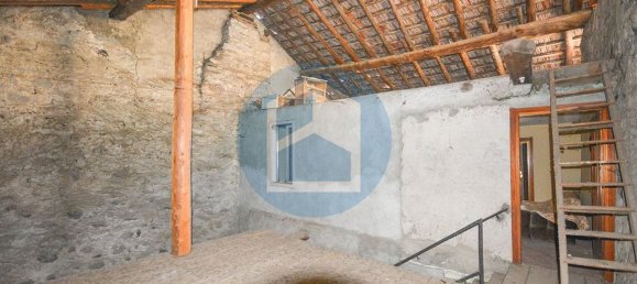 6 bedrooms House in Niardo, Italy No. 381867 9
