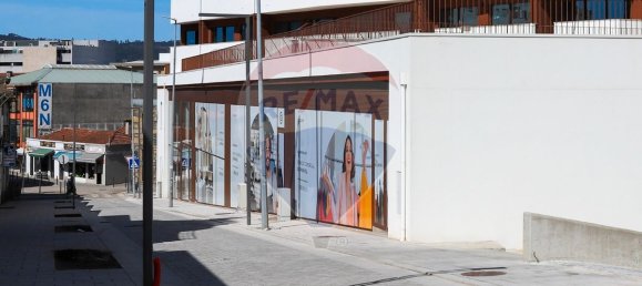 147m² Commercial property in Pacos de Ferreira, Portugal No. 65877 4