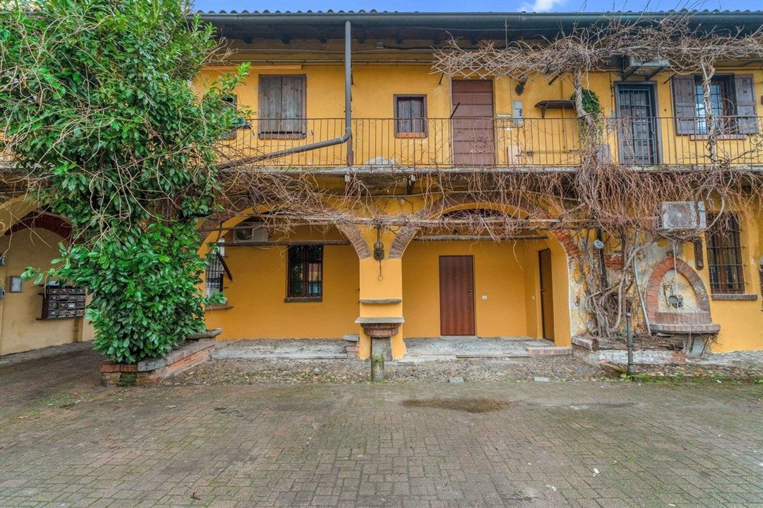 2 rooms Apartment in Milan, Italy No. 245376