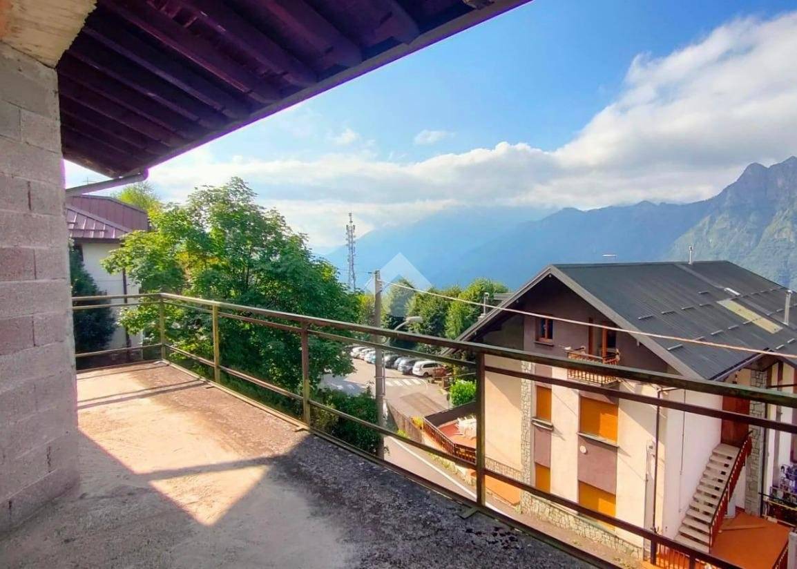 Вилла с 4 спальнями в Казарго, Италия № 317762