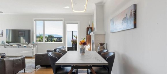 2 bedrooms Condo in British Columbia, Canada No. 1146 4