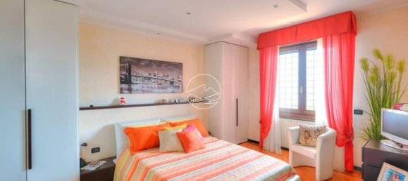 3 rooms Villa in Gardone Riviera, Italy No. 8012 13