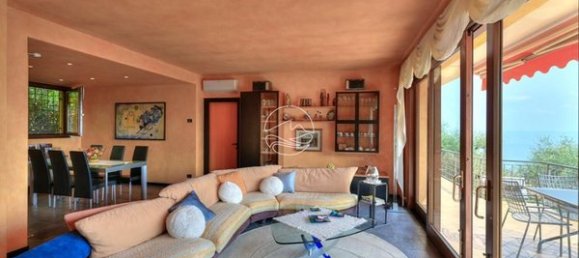 3 rooms Villa in Gardone Riviera, Italy No. 8012 32