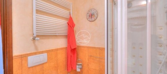 3 rooms Villa in Gardone Riviera, Italy No. 8012 29