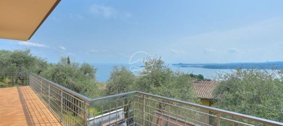 3 rooms Villa in Gardone Riviera, Italy No. 8012 17