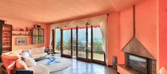 3 rooms Villa in Gardone Riviera, Italy No. 8012 31
