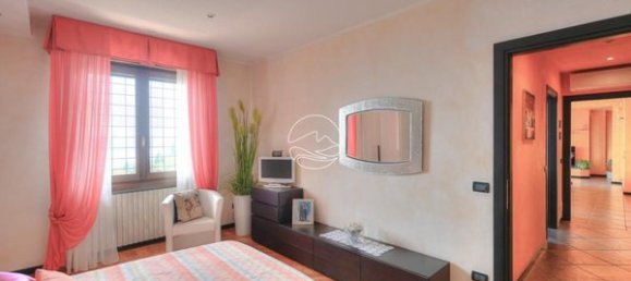 3 rooms Villa in Gardone Riviera, Italy No. 8012 39