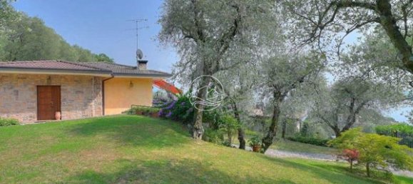 3 rooms Villa in Gardone Riviera, Italy No. 8012 6