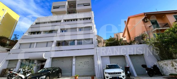 2 bedrooms Apartment in Messina, Italy No. 84390 3