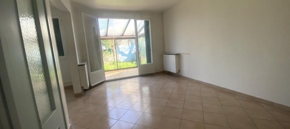 Casa de 4 dormitorios en Morangis, France No. 296340 2