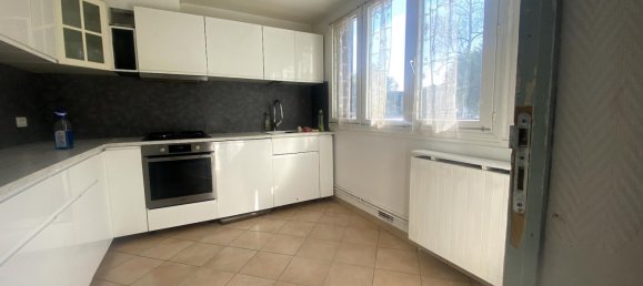 Casa de 4 dormitorios en Morangis, France No. 296340 6