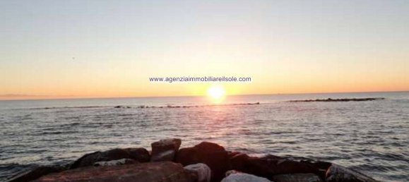 2 bedrooms Apartment in Massa, Italy No. 192981 6