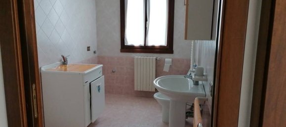 4 bedrooms Villa in Codevigo, Italy No. 370171 2