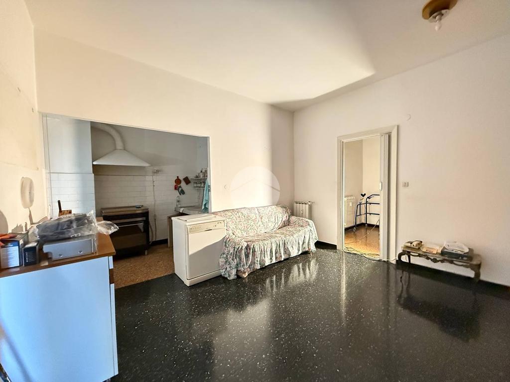 Квартира с 2 спальнями в Генуя, Италия № 324736