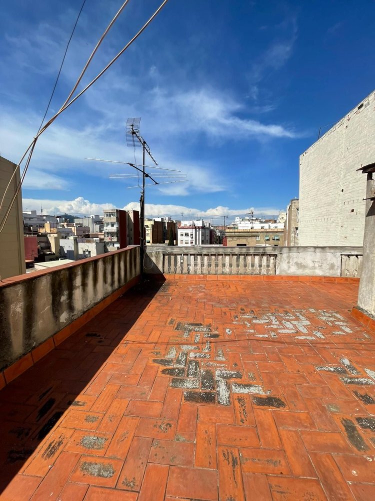 4 غرف نوم شقة في L'Hospitalet de Llobregat, Spain رقم 144412