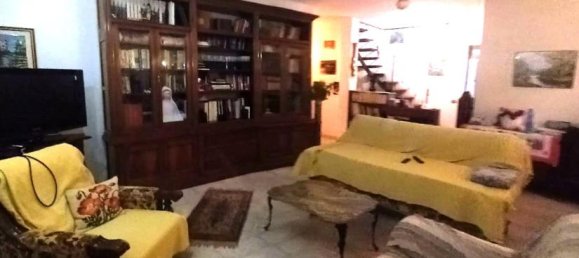 8 rooms Villa in Carrara, Italy No. 38348 2