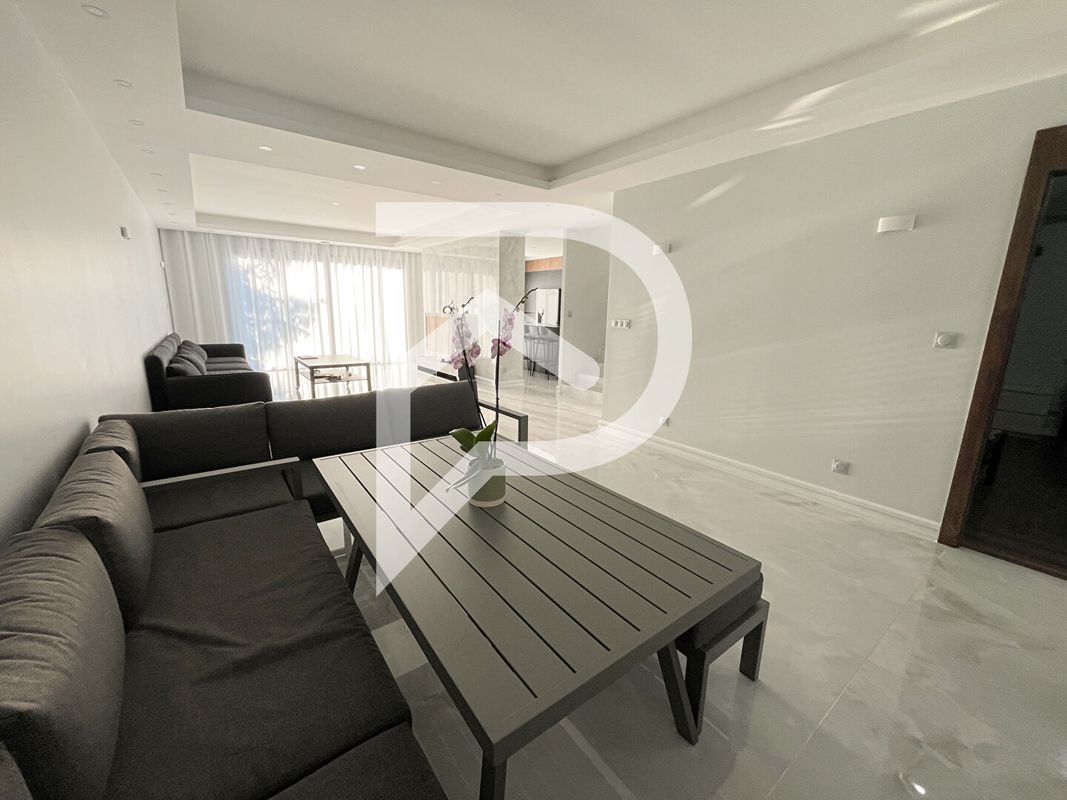 Casa de 5 dormitorios en Aulnay-sous-Bois, France No. 188084