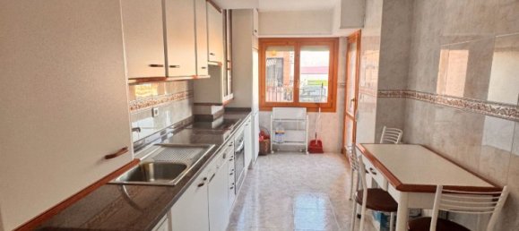Apartamento de 3 dormitorios en Huesca, Spain No. 175875 5