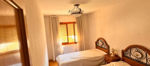 Apartamento de 3 dormitorios en Huesca, Spain No. 175875 13