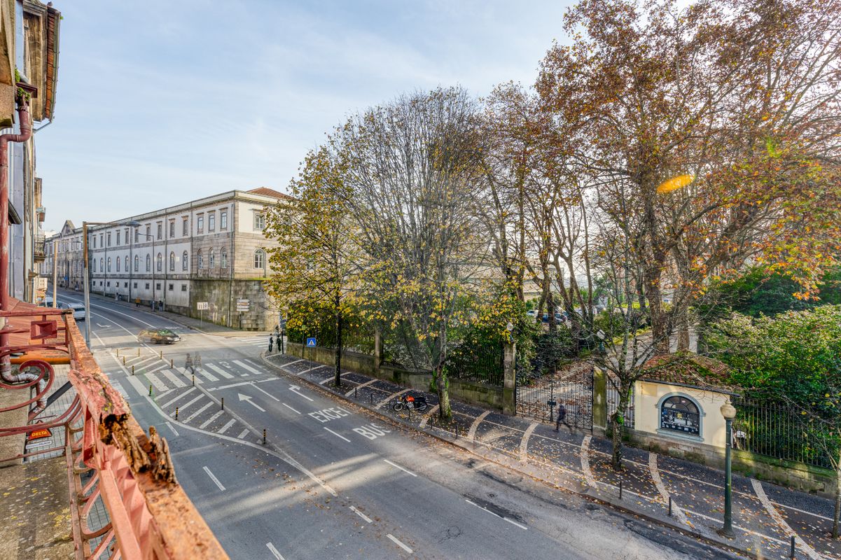 20 bedrooms House in Porto, Portugal No. 17024