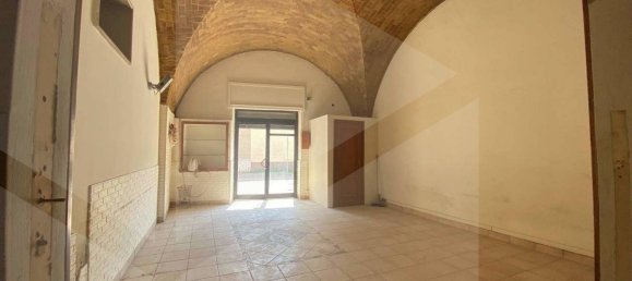 2-Zimmer Gewerbliche Immobilie in San Severo, Italy, Nr. 31372 4