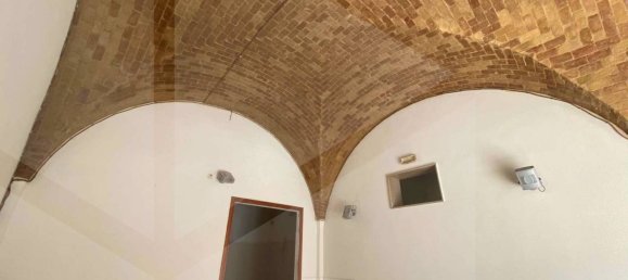 2-Zimmer Gewerbliche Immobilie in San Severo, Italy, Nr. 31372 6