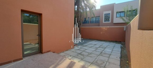 Вилла с 4 спальнями в Abu Dhabi Gate City, ОАЭ № 39977 22