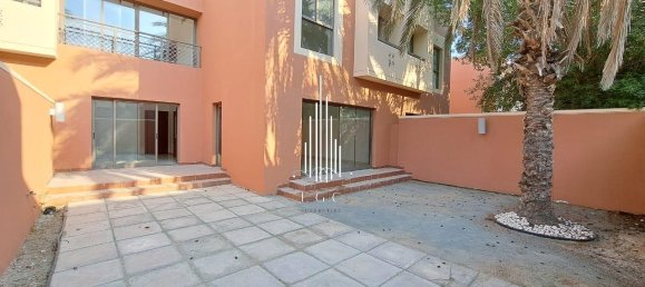 Вилла с 4 спальнями в Abu Dhabi Gate City, ОАЭ № 39977 3