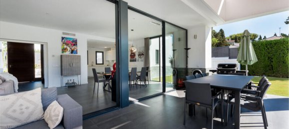 4 bedrooms Villa in Estepona, Spain No. 119678 24