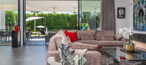 4 bedrooms Villa in Estepona, Spain No. 119678 19