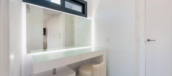 4 bedrooms Villa in Estepona, Spain No. 119678 39