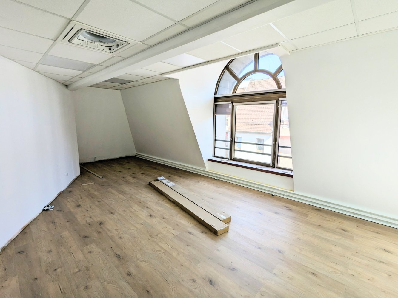 132m² Commercial property in Haguenau, France No. 72832